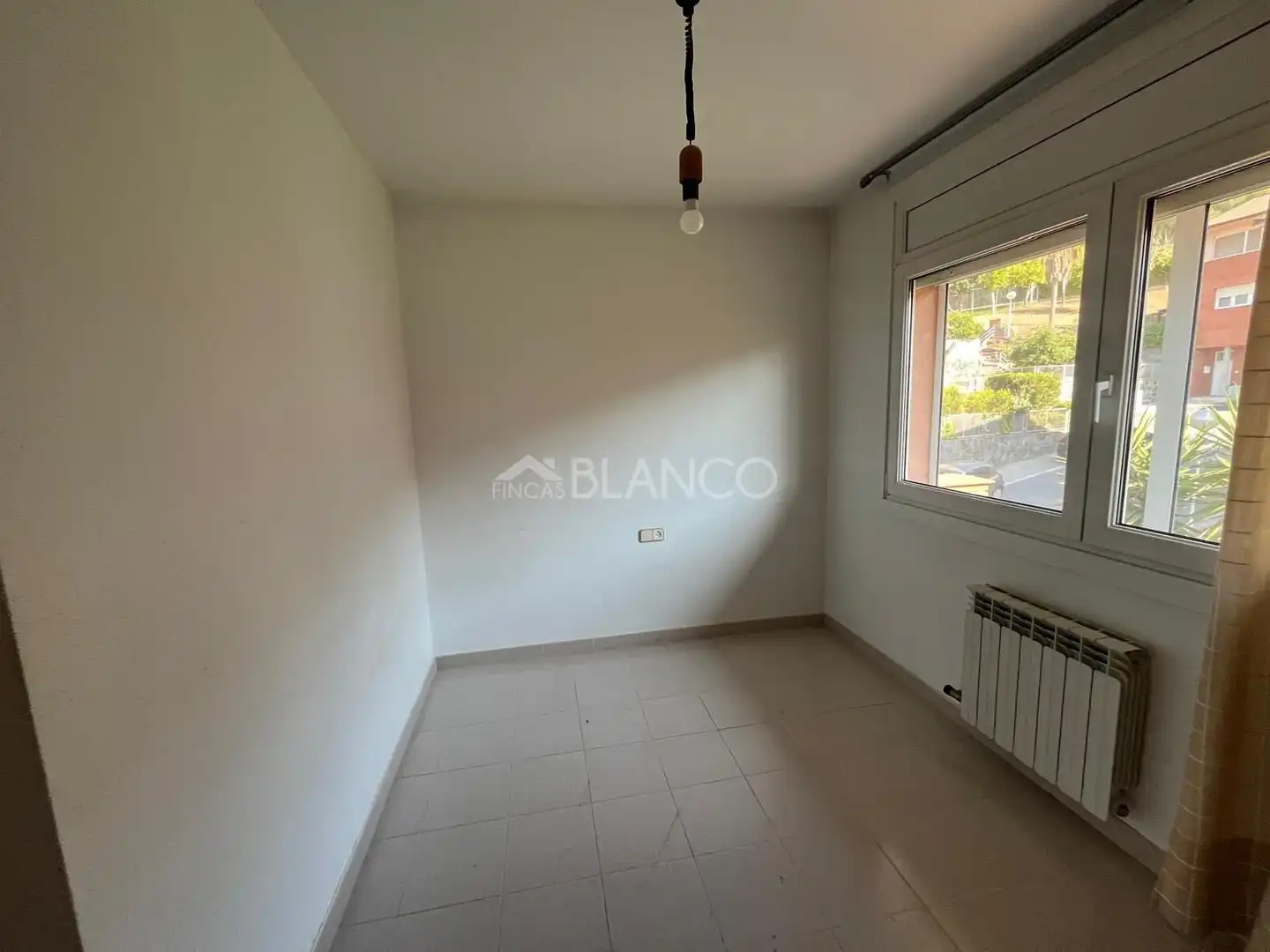 Dormitori de Casa o xalet en venda en Sant Andreu de la Barca amb Calefacció, Traster i Piscina comunitària