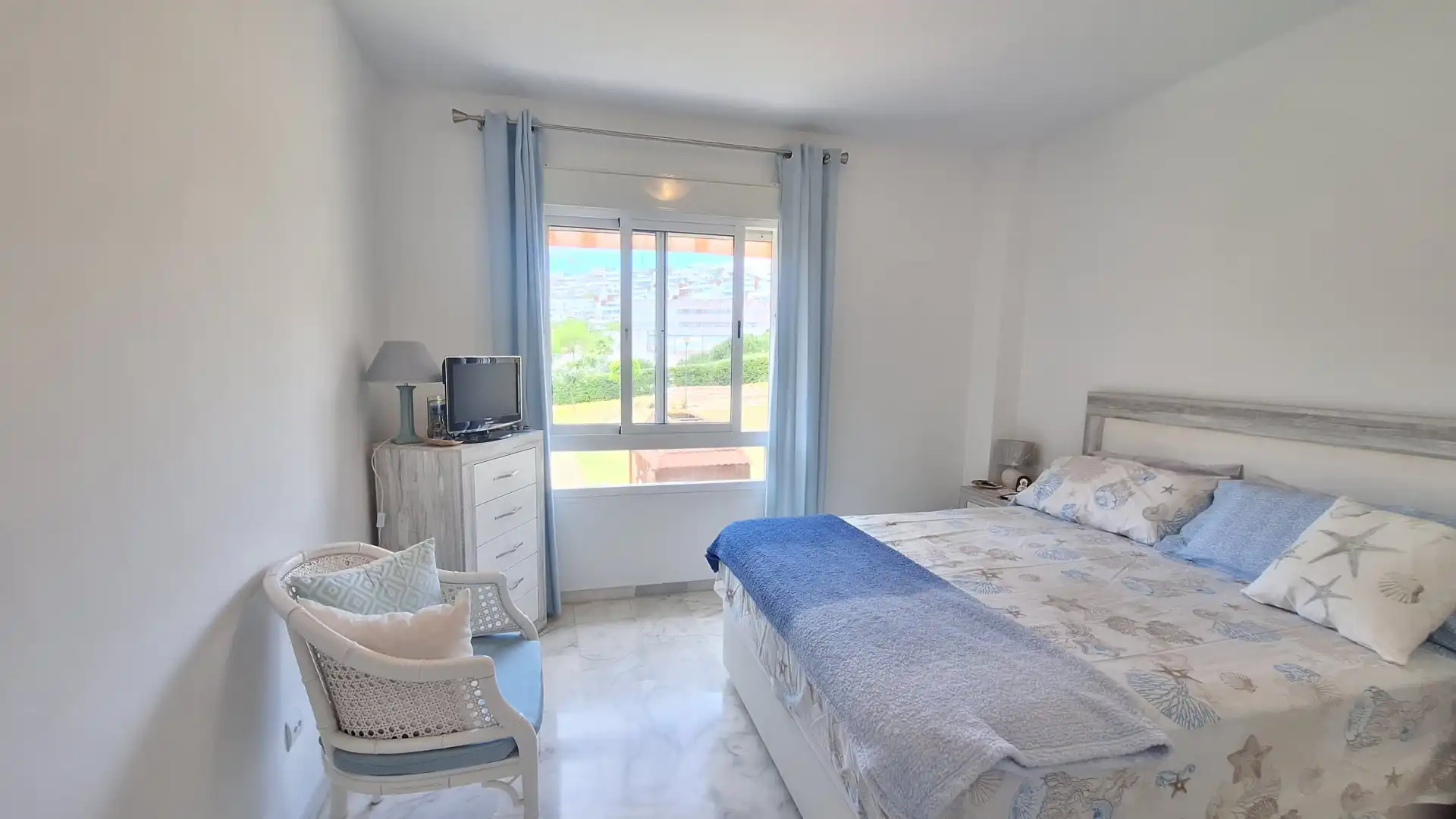 Dormitori de Pis en venda en Estepona amb Aire condicionat, Calefacció i Terrassa