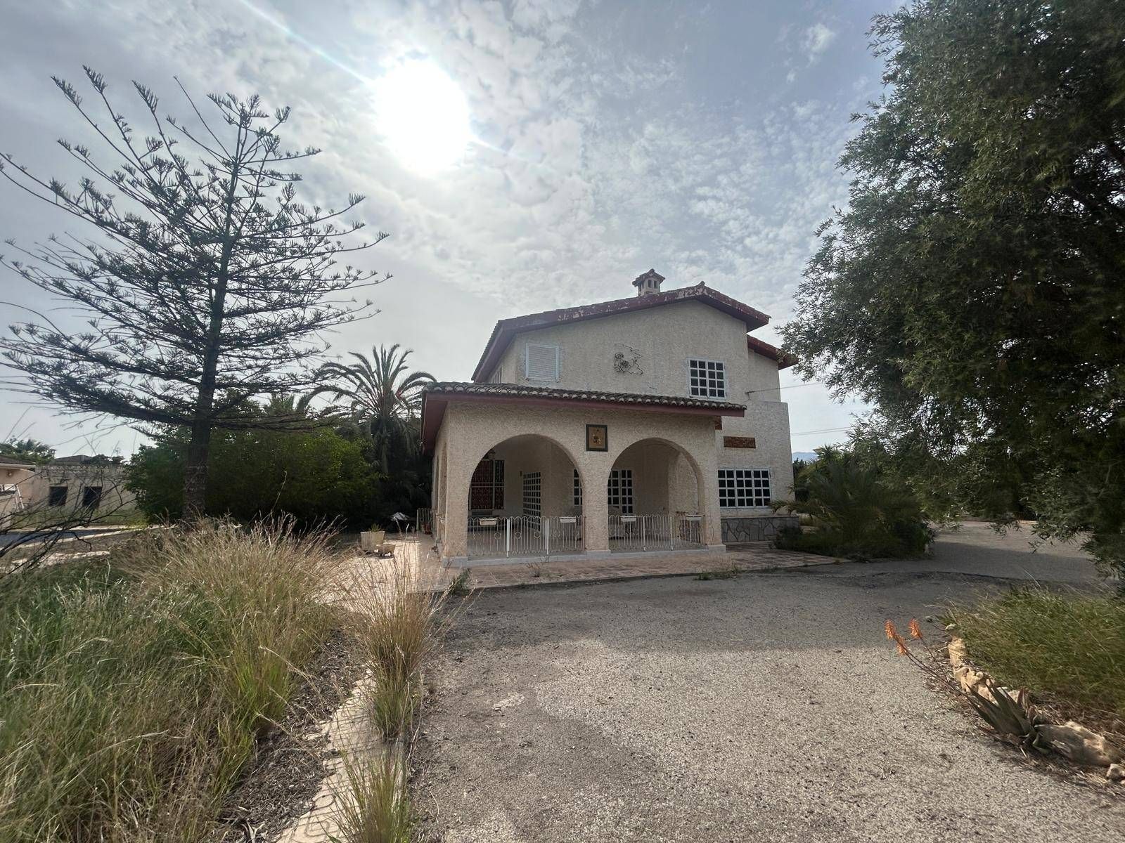 Vista exterior de Casa o xalet en venda en Elche / Elx amb Jardí privat, Terrassa i Piscina