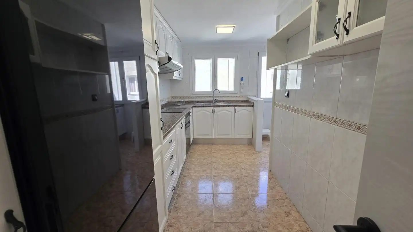 Küche von Wohnung zur Miete in Gandia mit Klimaanlage, Terrasse und Möbliert