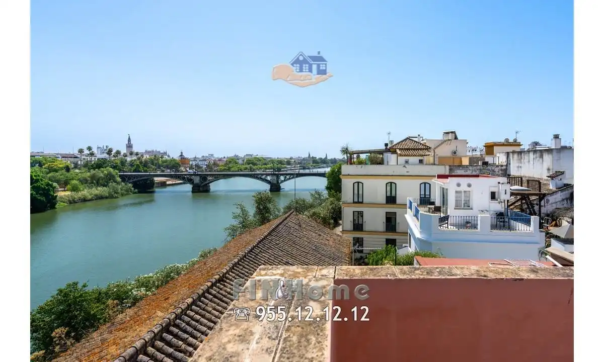 Vista exterior de Ático de alquiler en Sevilla con Aire acondicionado, Calefacción y Jardín privado