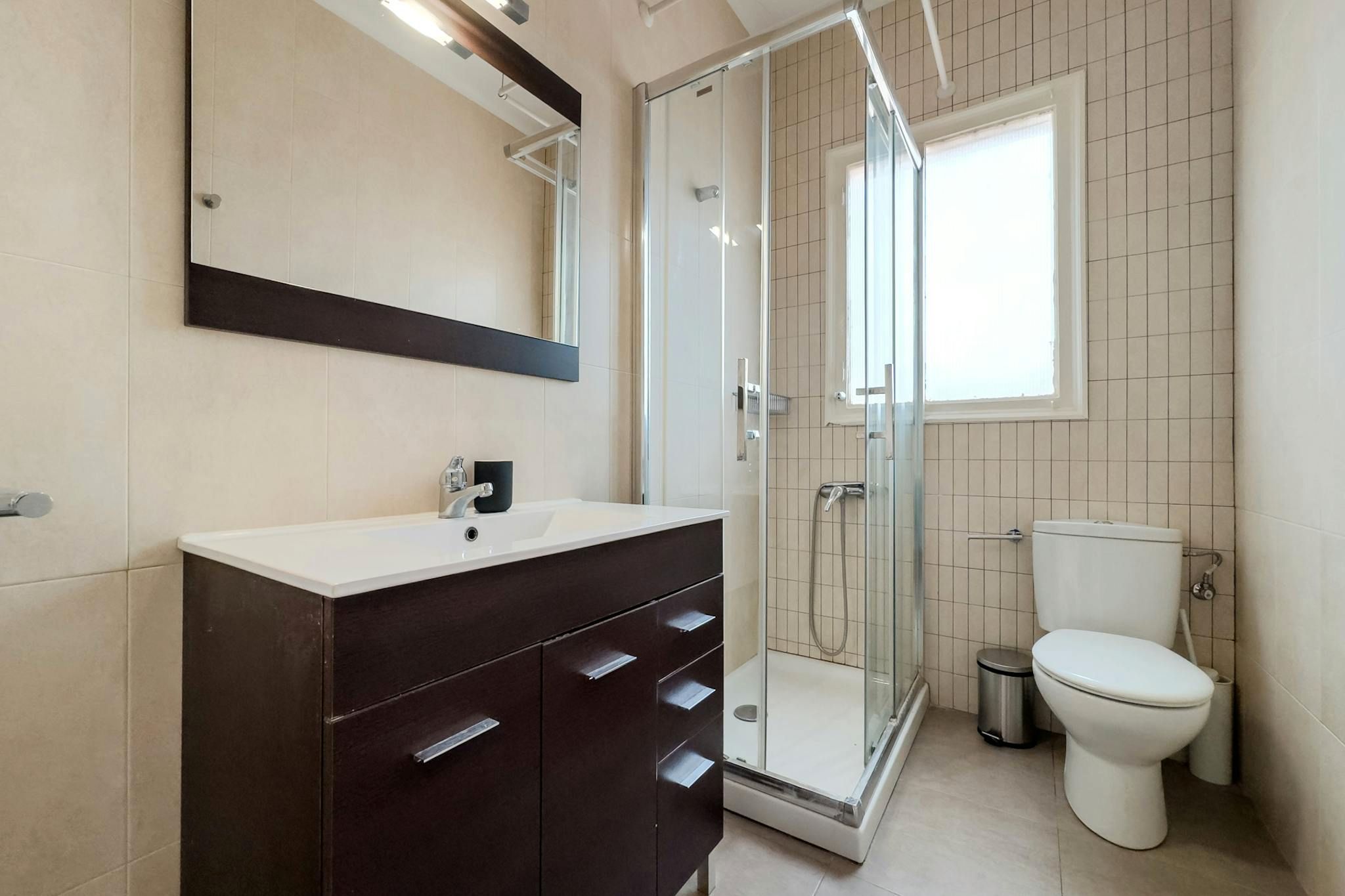 Bathroom of Flat to share in L'Hospitalet de Llobregat  with Furnished and Washing machine