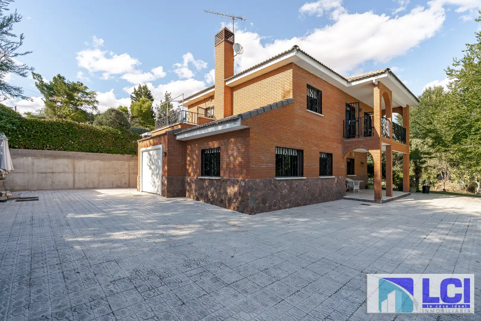 Vista exterior de Casa o chalet en venta en Villalbilla con Calefacción, Jardín privado y Terraza