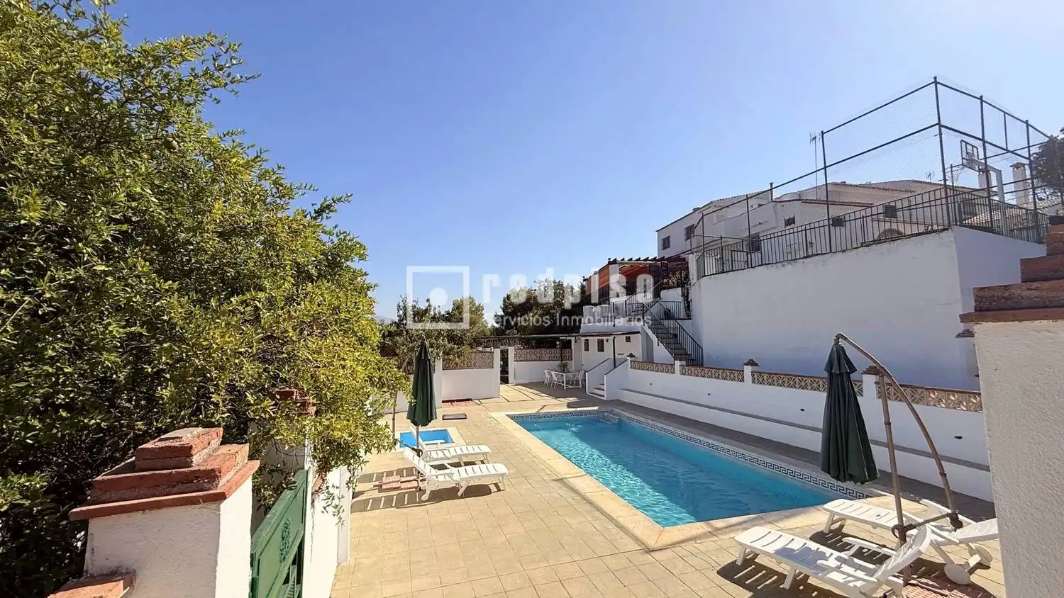 Schwimmbecken von Haus oder Chalet zum Verkauf in Casabermeja mit Privatgarten, Terrasse und Abstellraum
