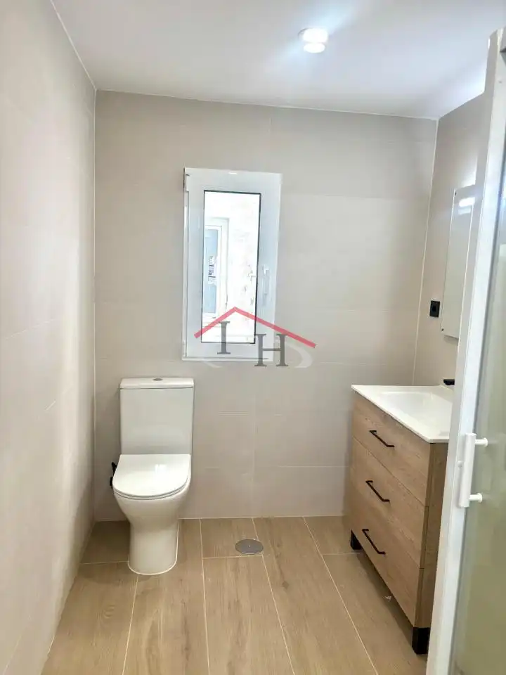 Baño de Piso en venta en San Andrés del Rabanedo con Calefacción y Trastero