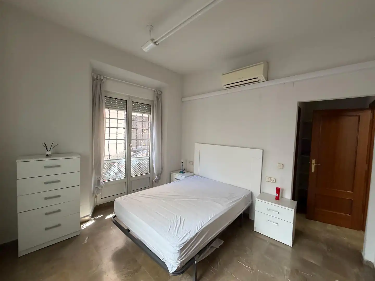 Schlafzimmer von Wohnungen zur Miete in Granada mit Klimaanlage und Möbliert
