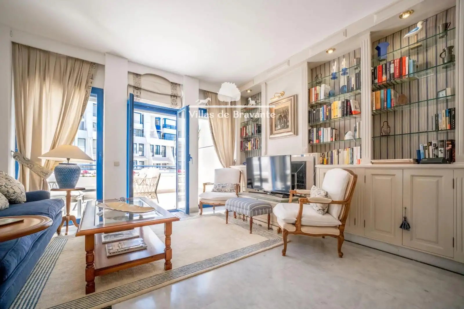 Sala de estar de Dúplex en venta en Marbella con Aire acondicionado, Calefacción y Parquet