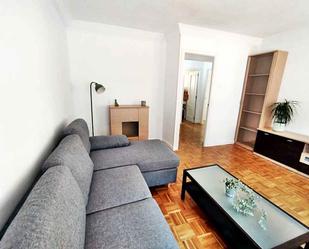 Sala d'estar de Pis de lloguer en Santander amb Moblat i Forn