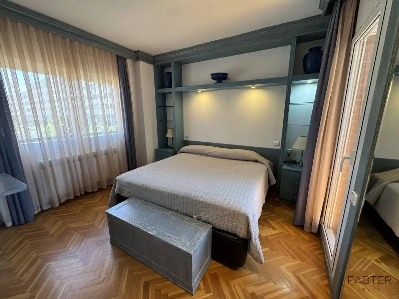 Flat with terrace for sale in Carretera Collblanc, imagen 2