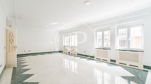 Foto 2 de Piso en venta en Calle de Alcántara, Valdeacederas,  Madrid Capital