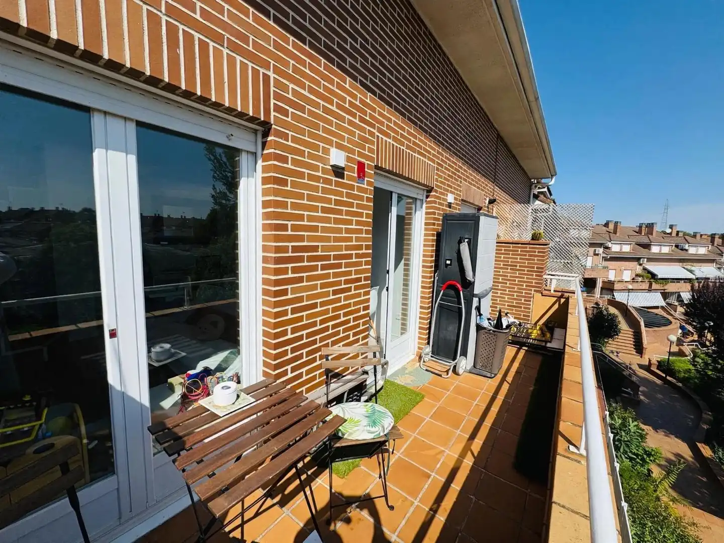Terrasse von Maisonette zur Miete in Sevilla la Nueva mit Heizung, Ofen und Gemeinschaftspool