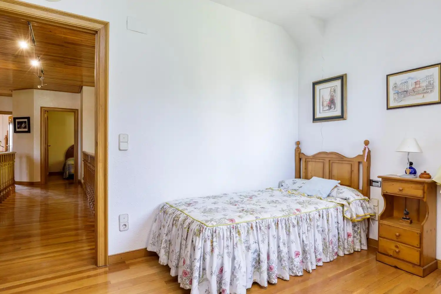 Bedroom of Houses for sale in Zaragoza  with Air Conditioner, Heating and Private garden