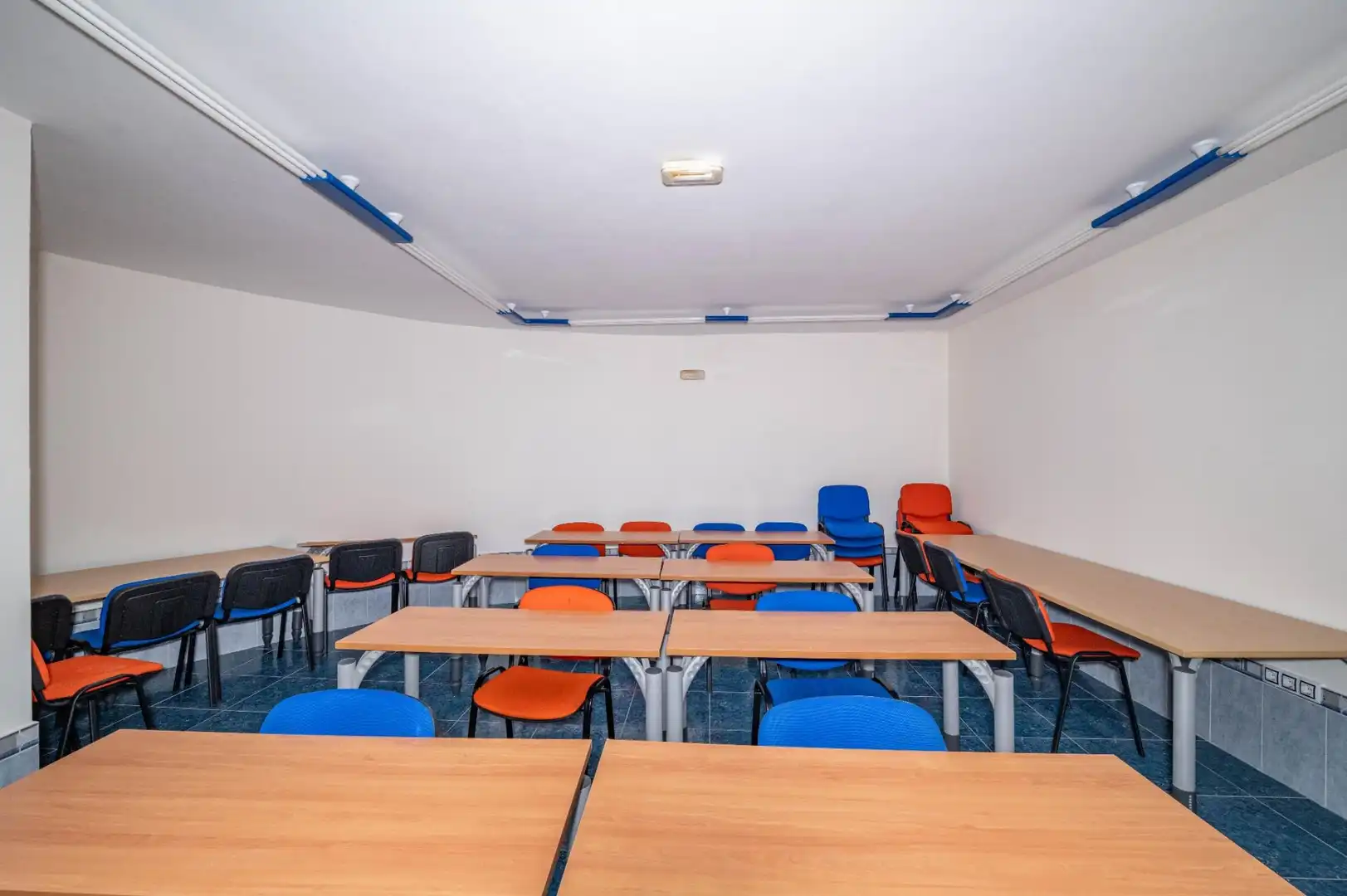 Commercial properties for sale in Las Gabias  with Air Conditioner, Heating and Furnished