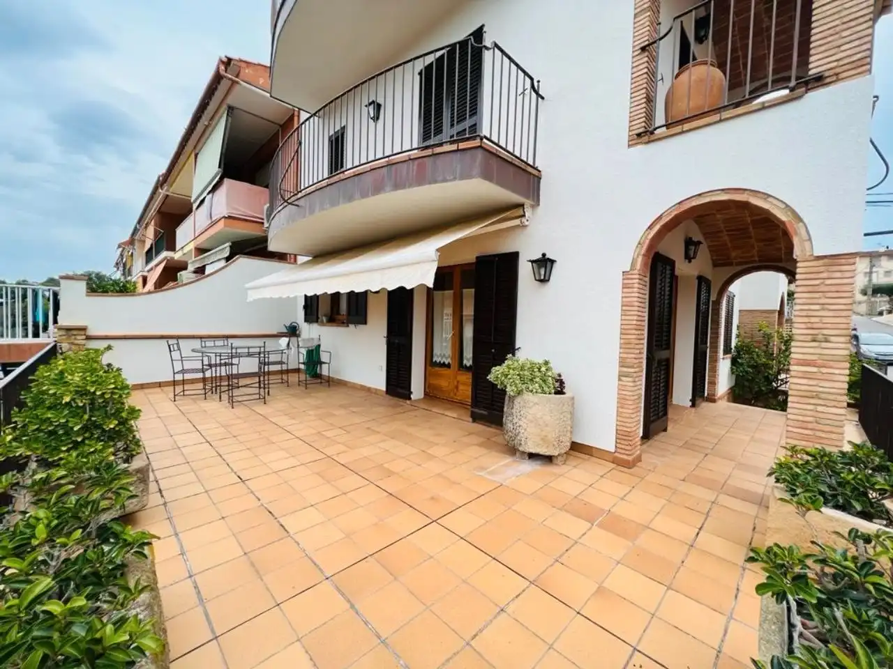Casa aparellada amb terrassa en venda a Carretera de Cruïlles 31, imagen 4
