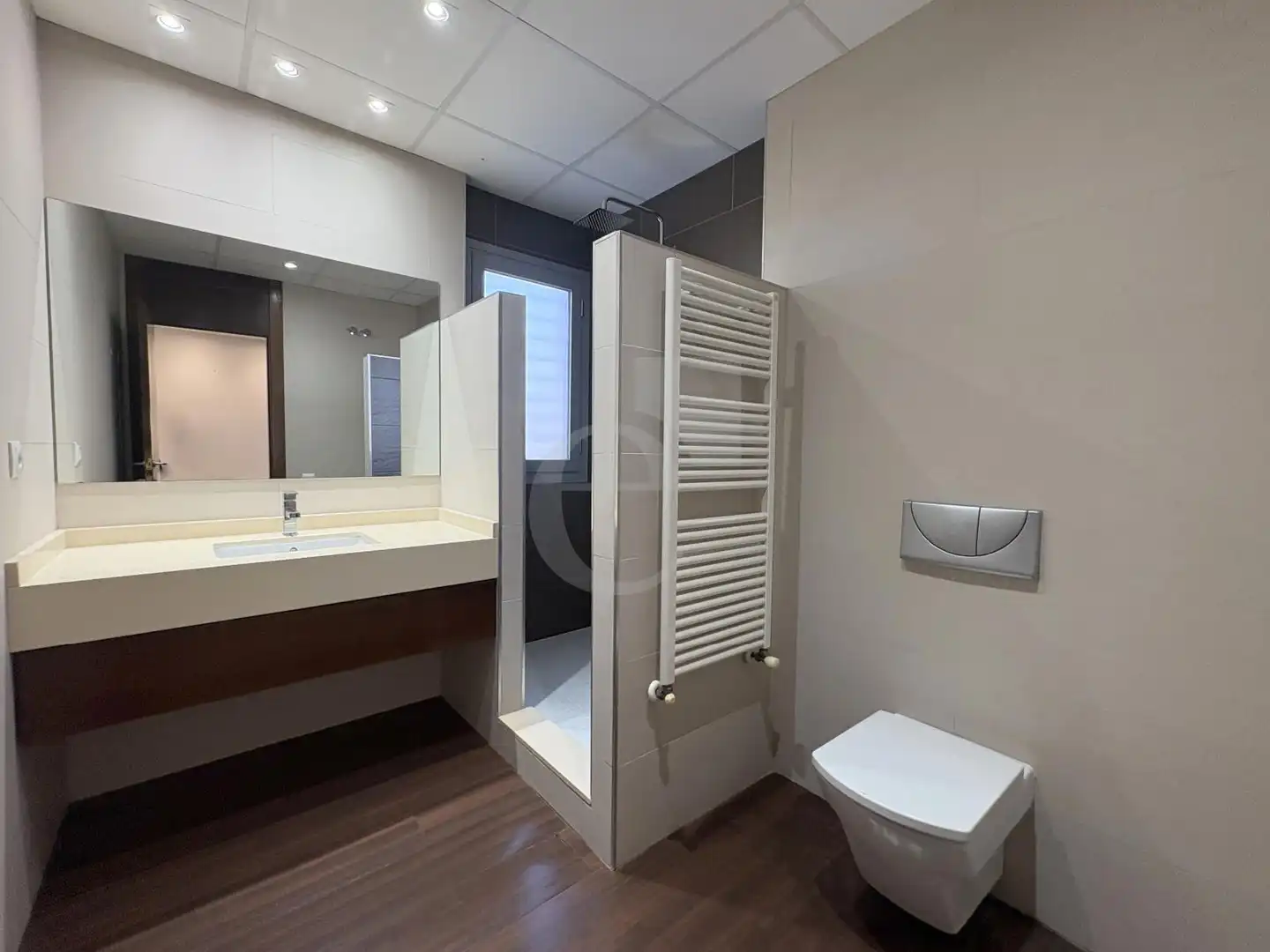 Badezimmer von Wohnung zur Miete in Torrent mit Klimaanlage, Heizung und Privatgarten