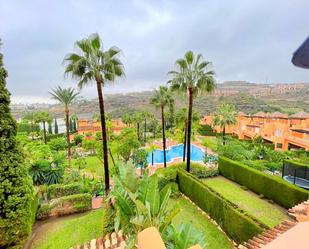 Jardí de Casa adosada en venda en Benahavís amb Aire condicionat, Terrassa i Traster