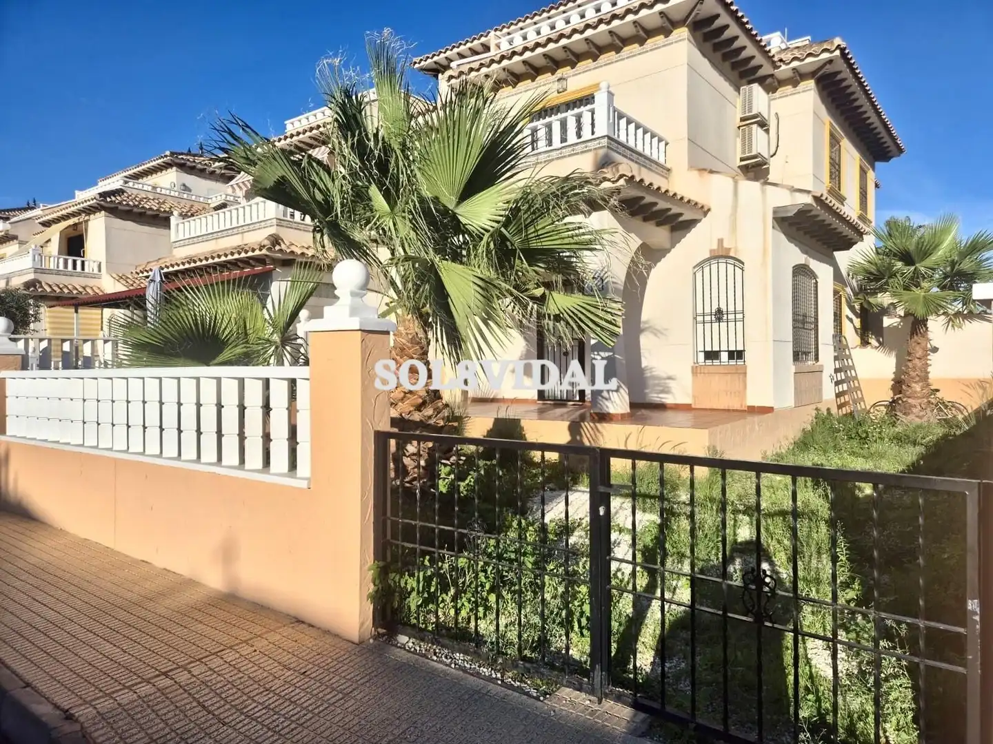 Vista exterior de Casa o xalet en venda en Orihuela amb Aire condicionat, Calefacció i Terrassa