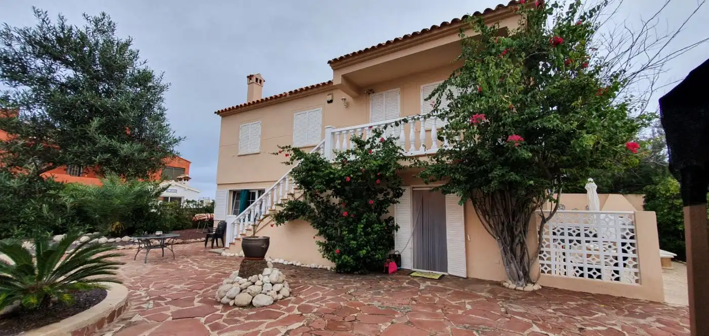 Villa con giardino in affitto a El Marenyet
