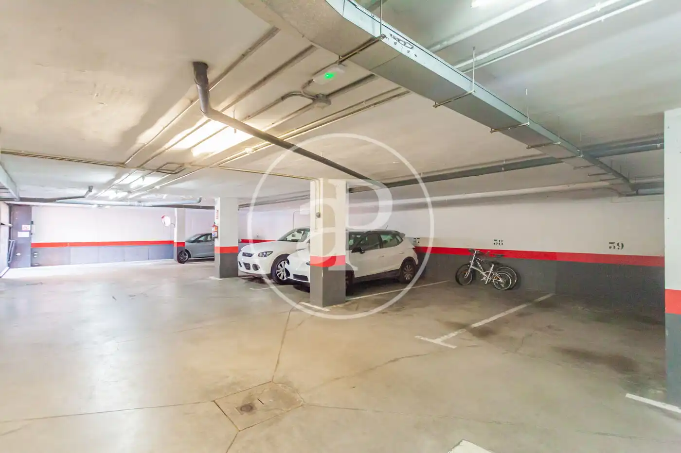 Parkplatz von Wohnung zum Verkauf in Majadahonda mit Klimaanlage, Heizung und Privatgarten