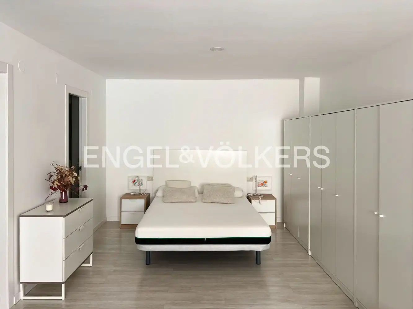 Schlafzimmer von Wohnung zur Miete in Valencia mit Klimaanlage, Heizung und Möbliert