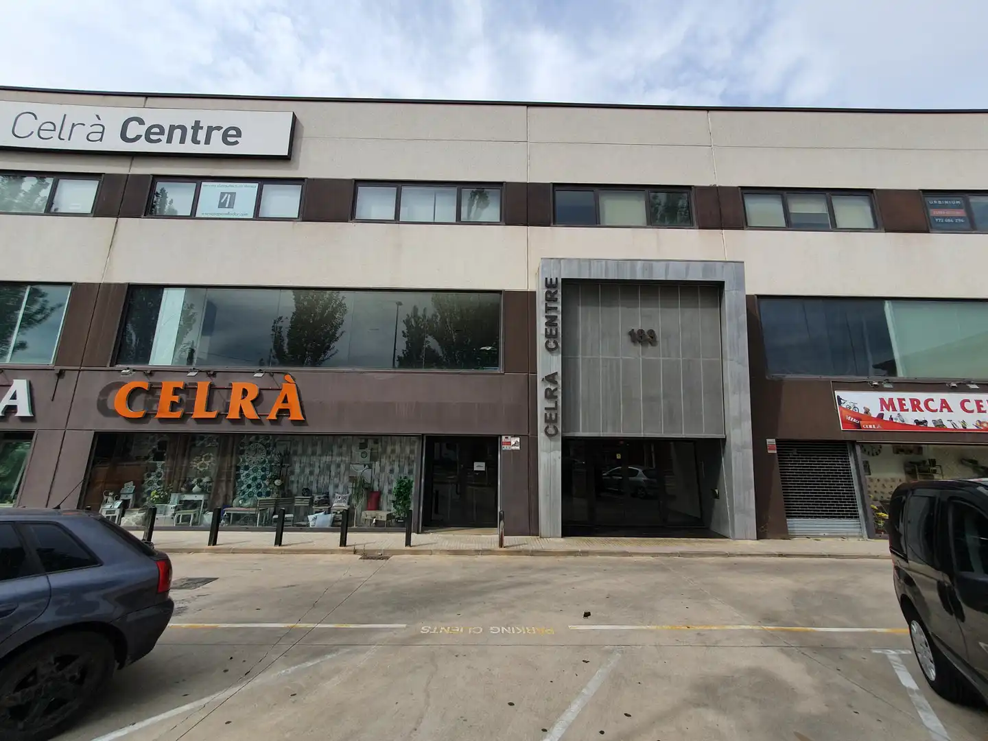 Vista exterior de Oficina en venda en Celrà amb Traster