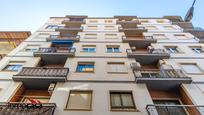 Vista exterior de Pis en venda en Guadix amb Terrassa i Balcó
