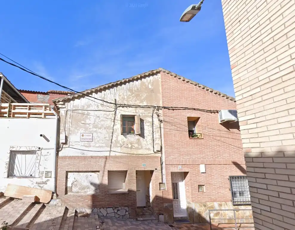 Casa adosada en venda a Calle la Constitución, Cadrete