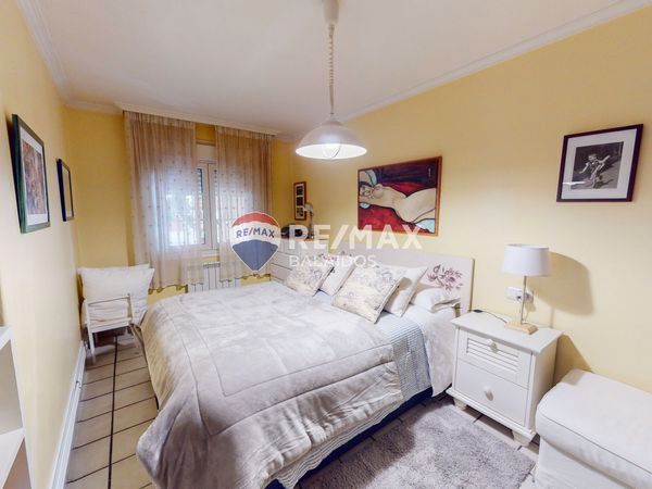 Bedroom of House or chalet for sale in Pontevedra Capital   with Heating, Private garden and Parquet flooring