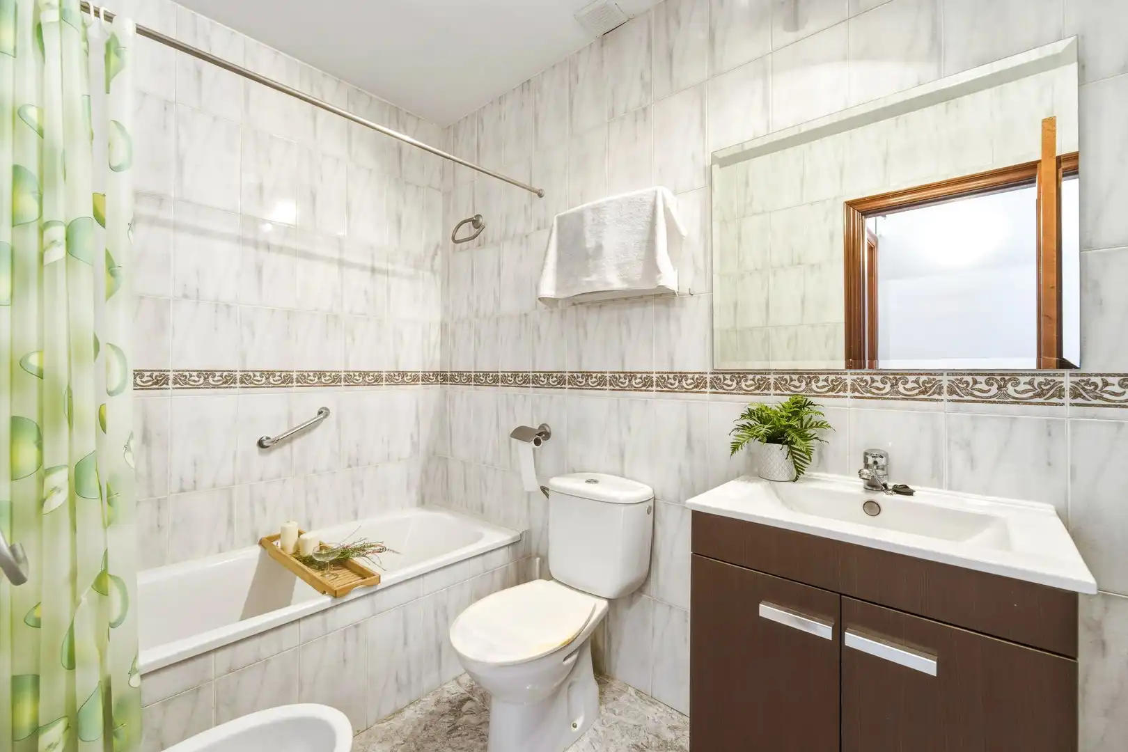 Badezimmer von Wohnung zum Verkauf in Lloret de Mar mit Klimaanlage, Heizung und Terrasse
