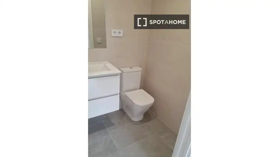 Baño de Piso de alquiler en Madrid con Aire acondicionado, Calefacción y Amueblado