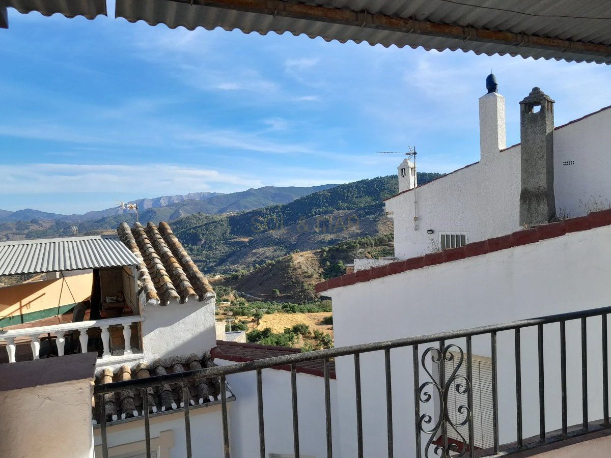 Vista exterior de Casa o xalet en venda en Yunquera amb Terrassa