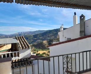 Vista exterior de Casa o xalet en venda en Yunquera amb Terrassa