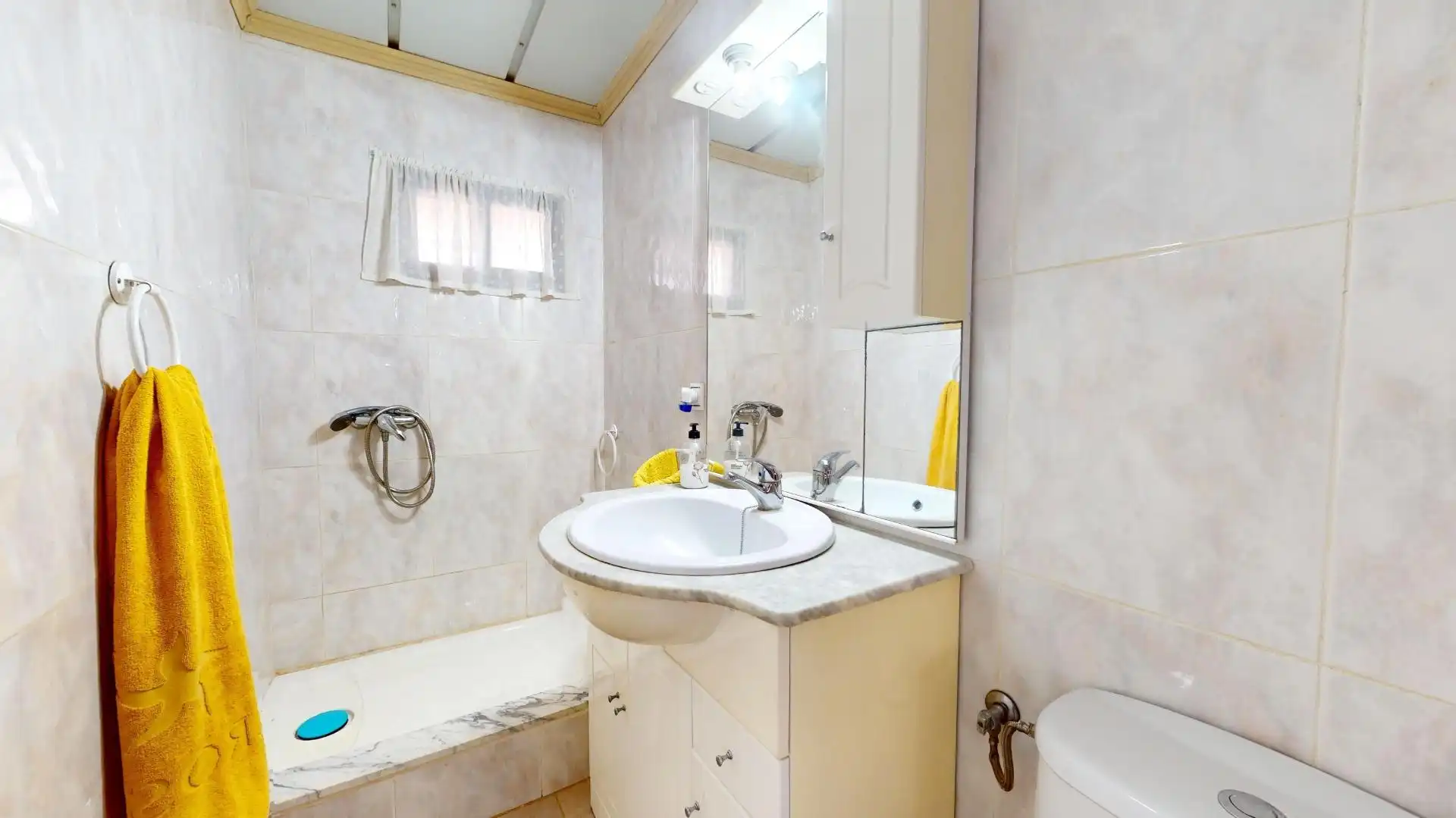 Baño de Casa o chalet en venta en Córdoba con Aire acondicionado, Calefacción y Jardín privado