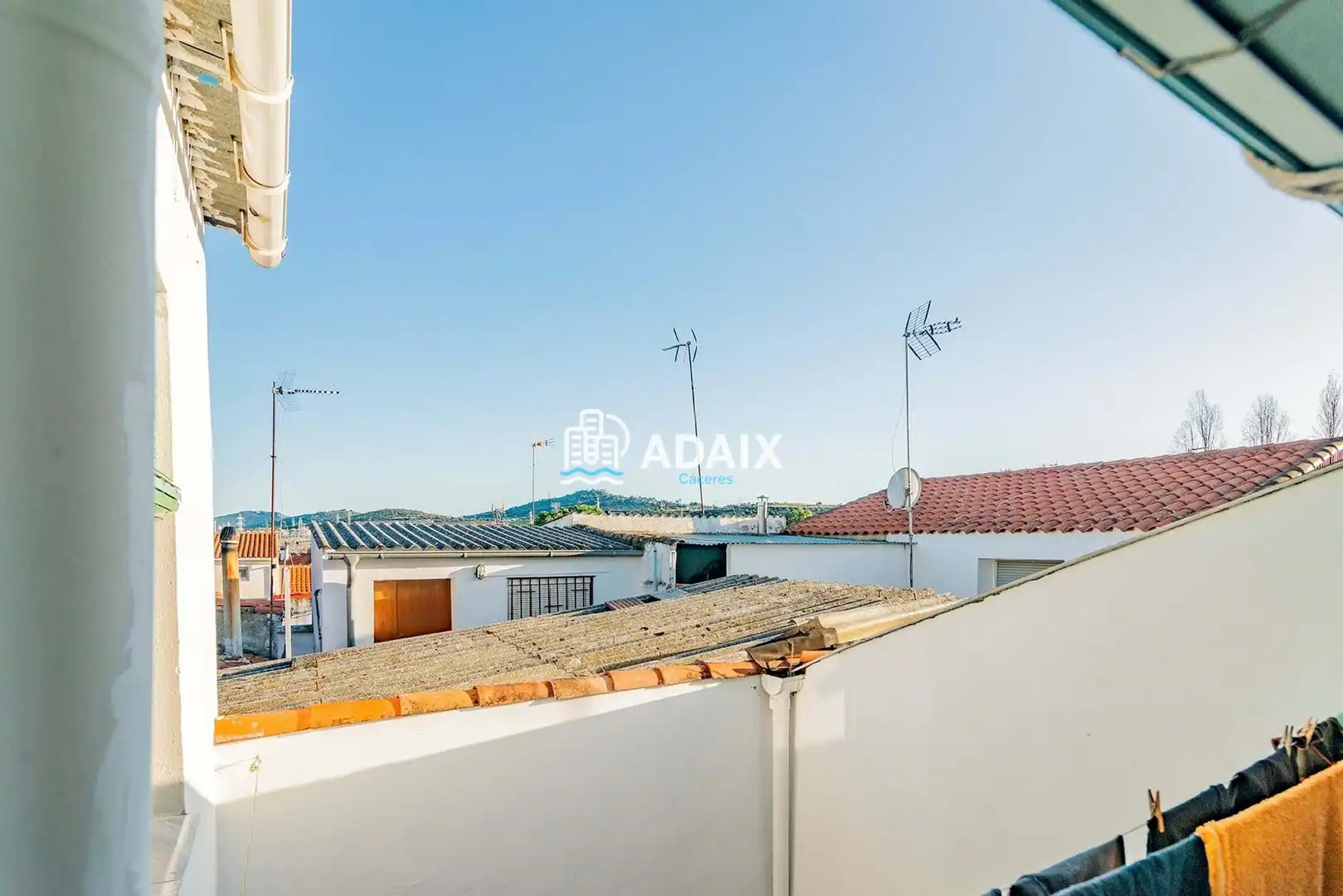 Vista exterior de Casa adosada en venda en Cáceres amb Terrassa i Traster