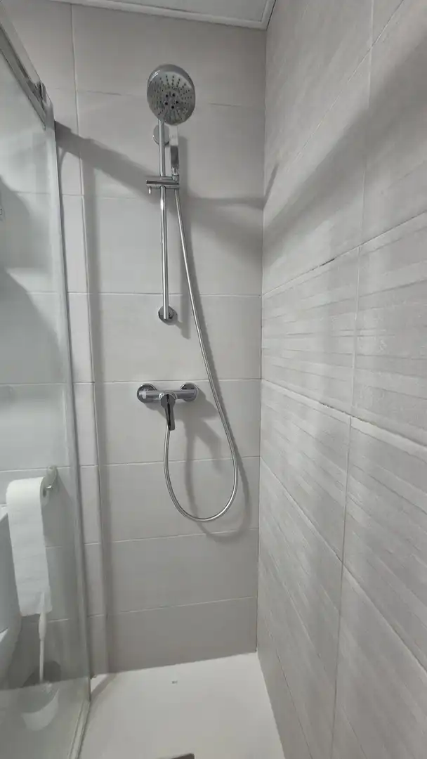 Bathroom of Ground floor for rent in Marbella  with Air Conditioner, Terrace and Storage room