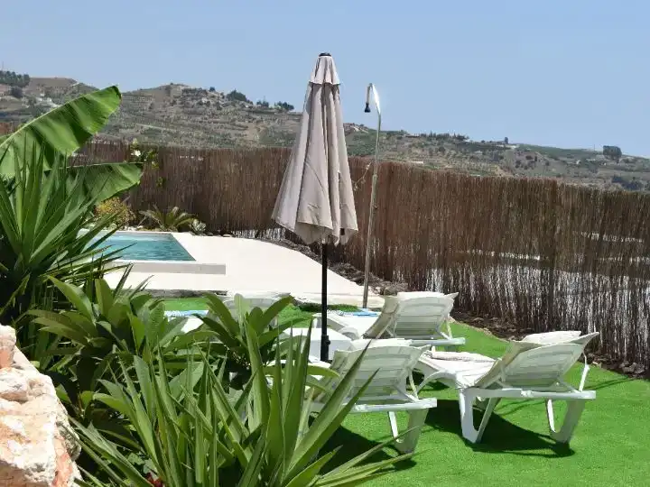 Piscina de Casa o chalet de alquiler en Algarrobo con Aire acondicionado, Jardín privado y Trastero
