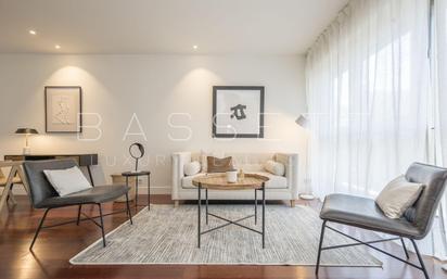 Living room of Flat for sale in  Madrid Capital  with Air Conditioner, Heating and Private garden