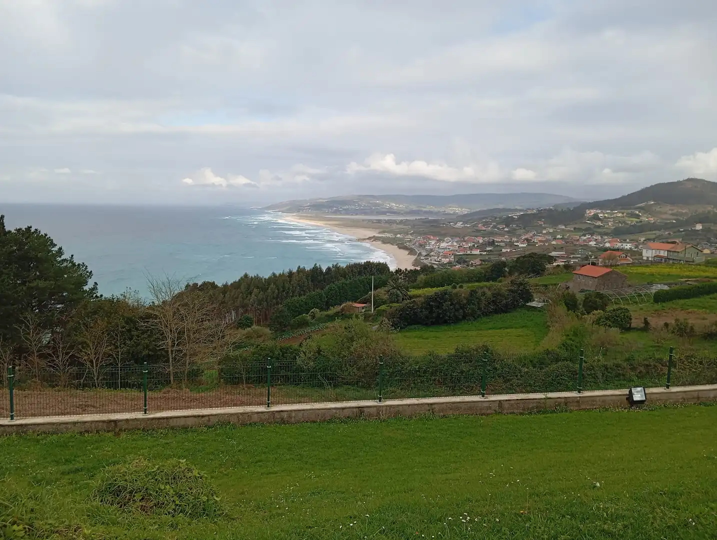 Vista exterior de Casa o chalet de alquiler en Carballo con Amueblado, Horno y Se aceptan mascotas