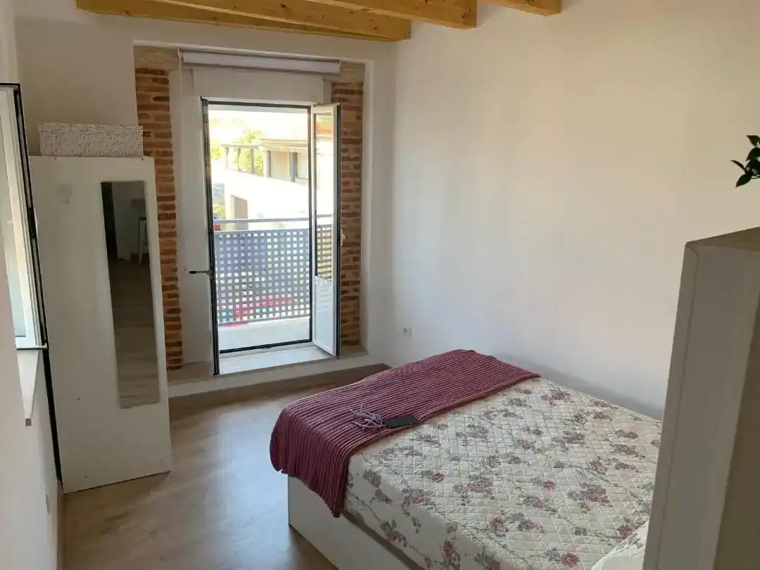 Dormitori de Apartament de lloguer en Logrosán amb Aire condicionat, Parquet i Moblat