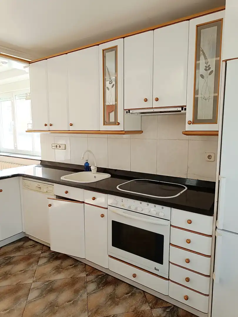 Cuina de Casa o xalet en venda en Barruelo de Santullán amb Calefacció, Parquet i Terrassa