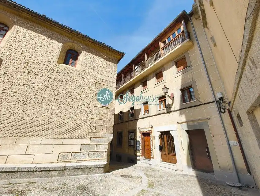Vista exterior de Piso en venta en Segovia con Calefacción, Parquet y Terraza