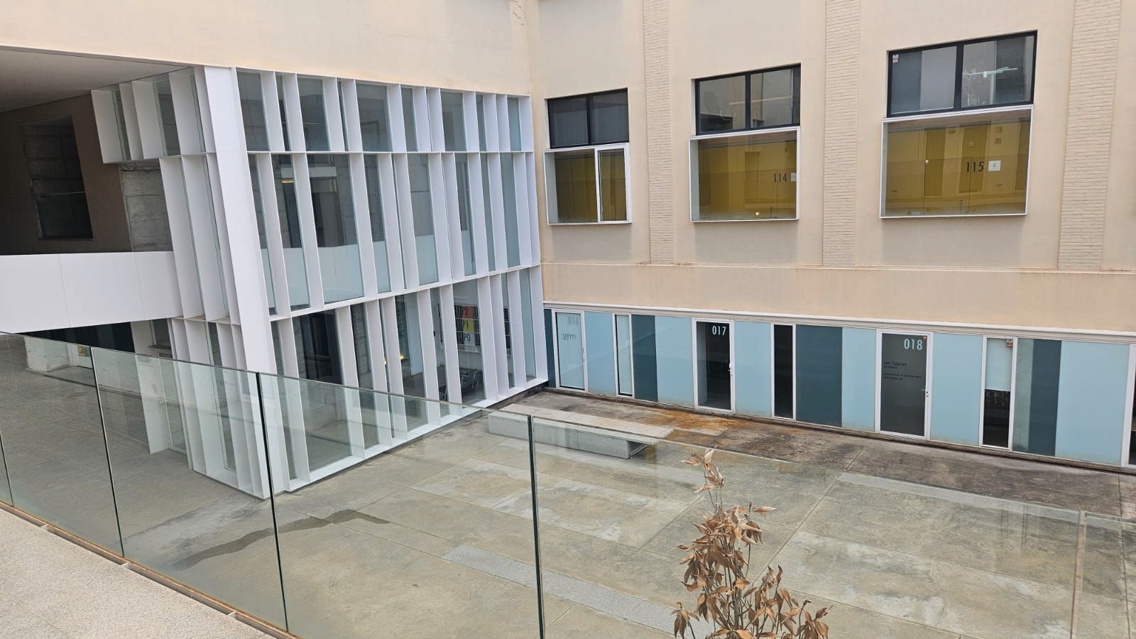 Oficina de alquiler en Barri del Centre, Centre