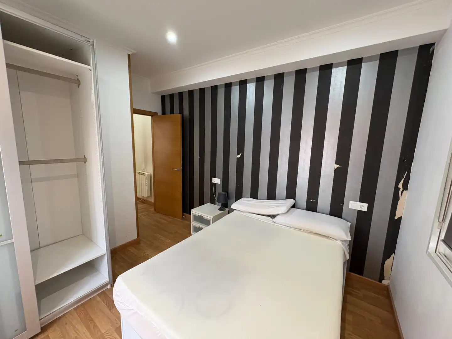 Habitación de Piso de alquiler en Ferrol con Calefacción y Amueblado