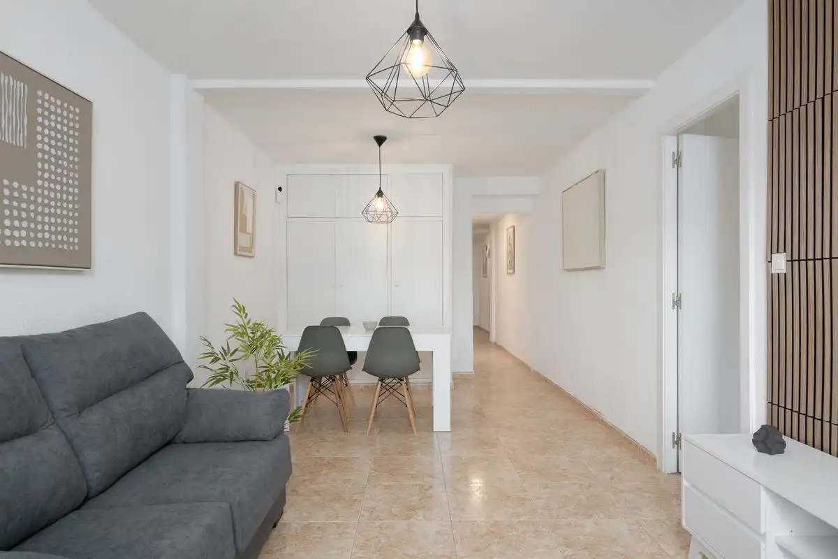 Sala d'estar de Pis en venda en Alicante / Alacant amb Calefacció i Moblat
