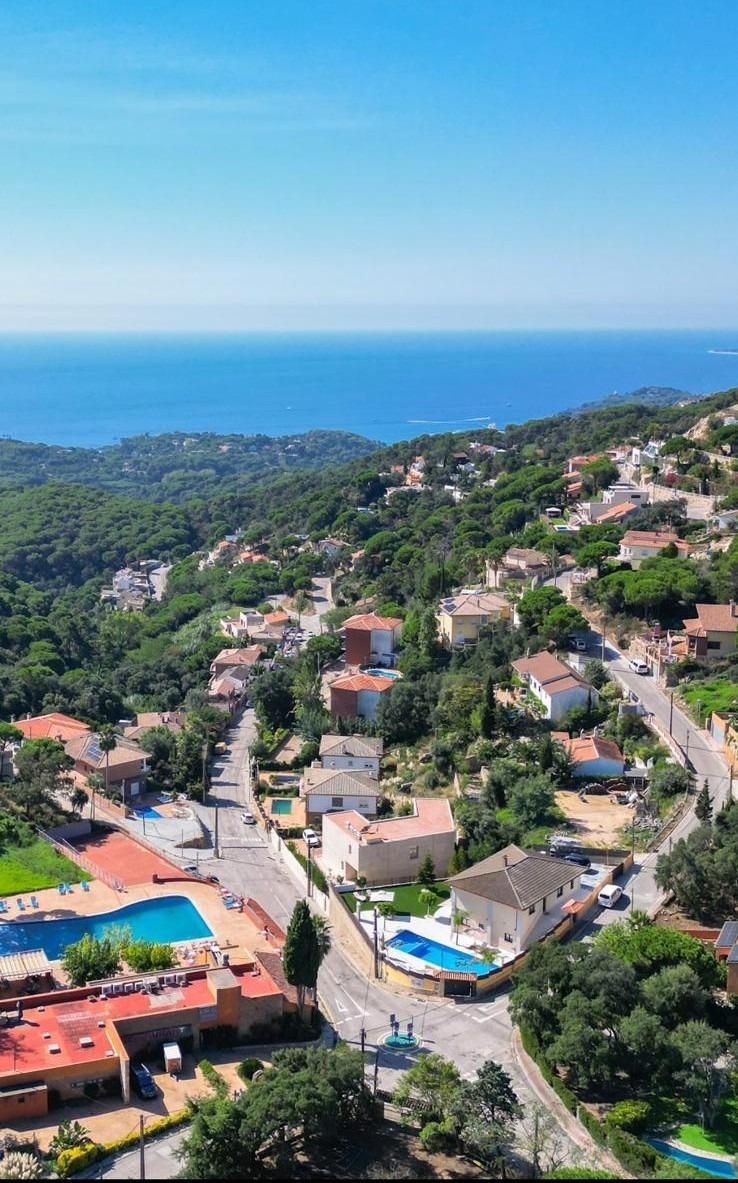 Vista exterior de Casa o xalet en venda en Lloret de Mar amb Aire condicionat, Calefacció i Jardí privat