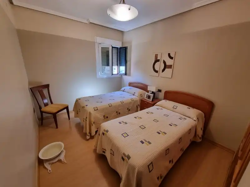 Dormitori de Pis en venda en Plasencia amb Aire condicionat, Calefacció i Jardí privat