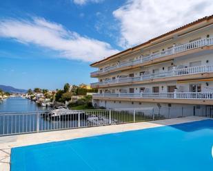 Swimming pool of Flat for sale in Empuriabrava  with Terrace, Swimming Pool and Furnished