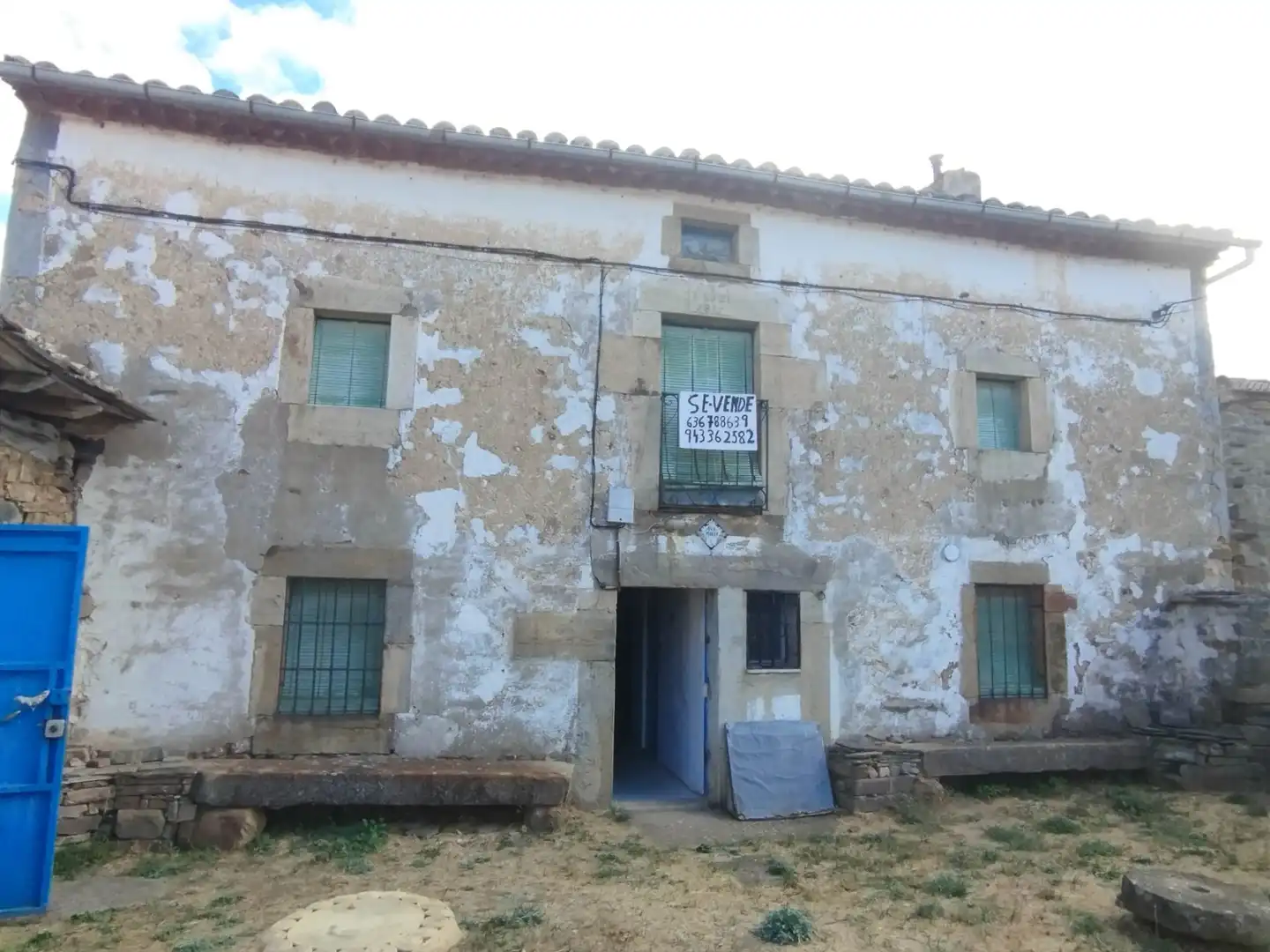 Außenansicht von Country house zum Verkauf in Almarza mit Privatgarten und Balkon