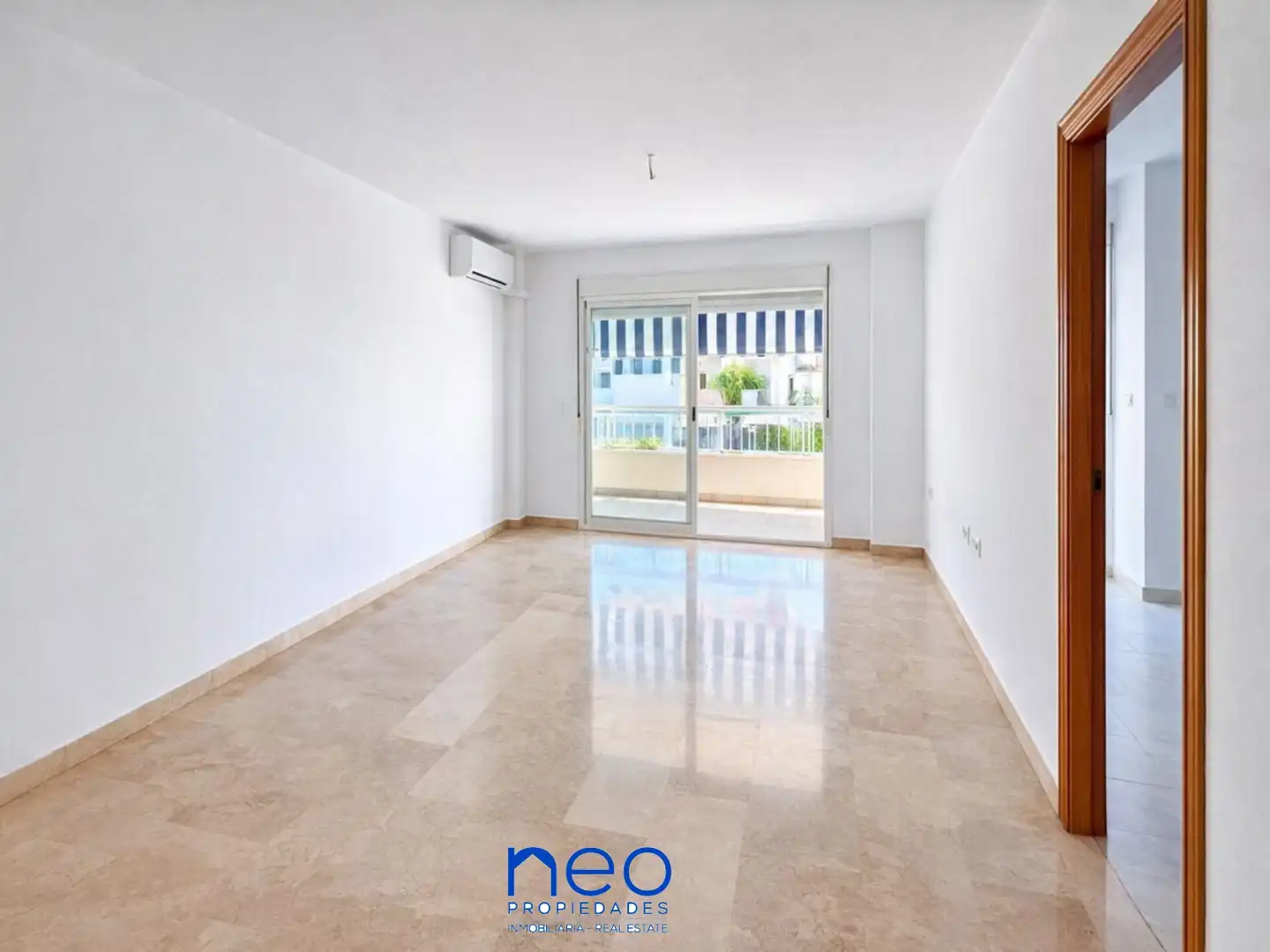 Apartment with pool for sale in Avenida de El Albir 67, imagen 2