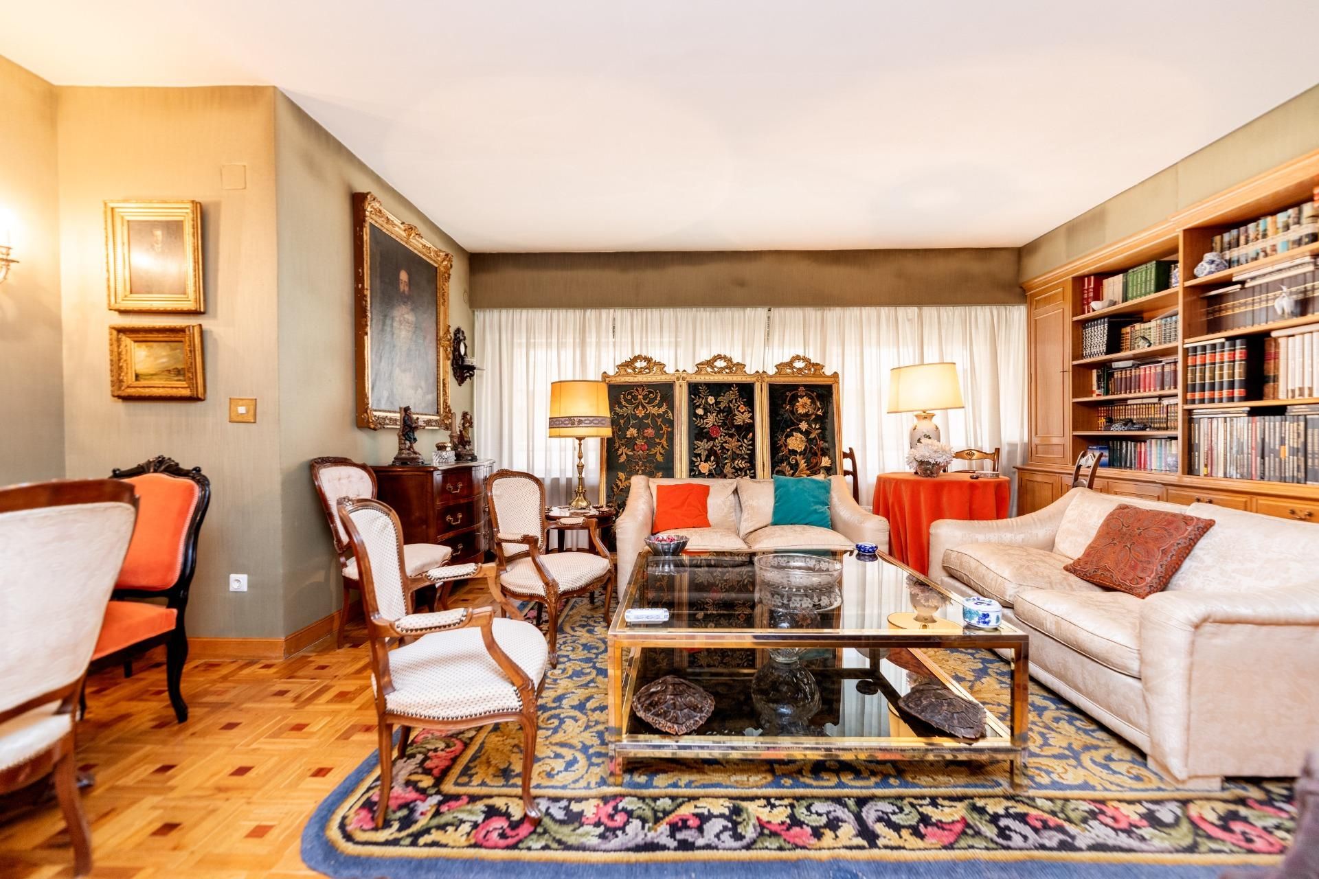 Living room of Flat for sale in  Madrid Capital  with Heating and Terrace